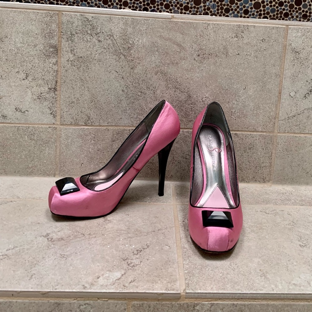 Paris Hilton Vogue Pink Satin & Black Heel Pump Size 7.5